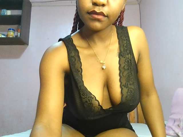 Sweetjoly live cam on BongaCams