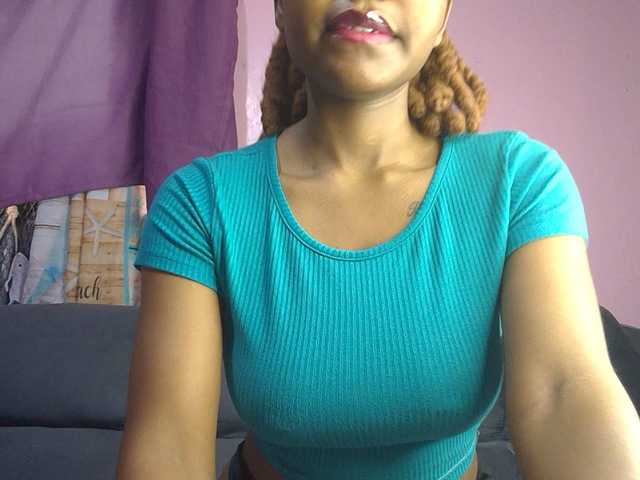 Sweetjoly live cam on BongaCams