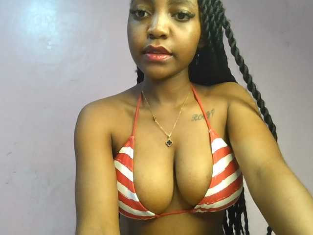 Sweetjoly live cam on BongaCams