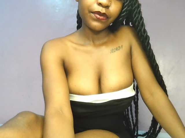 Sweetjoly live cam on BongaCams