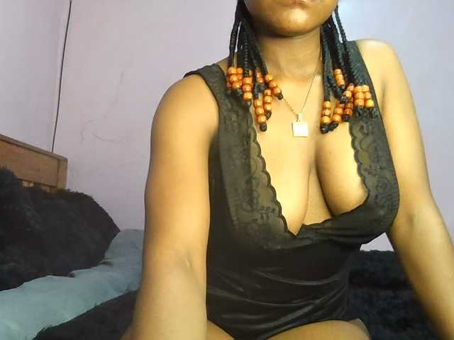 Sweetjoly live cam on BongaCams
