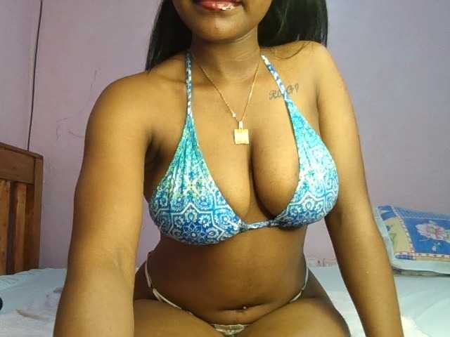 Sweetjoly live cam on BongaCams