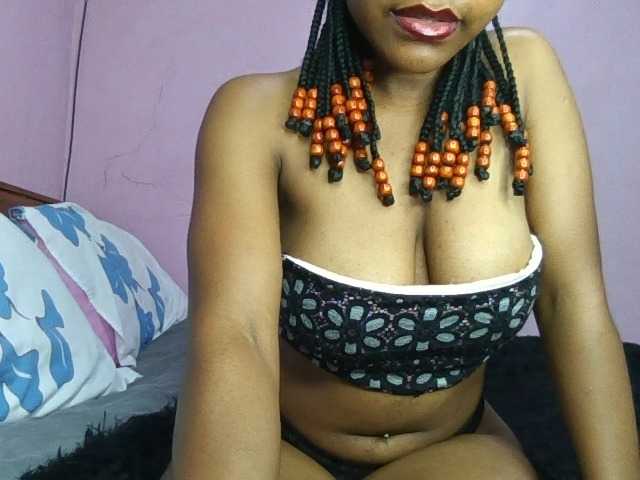 Sweetjoly live cam on BongaCams