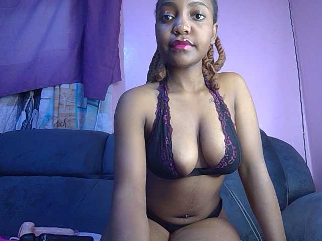 Sweetjoly live cam on BongaCams