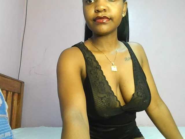 Sweetjoly live cam on BongaCams