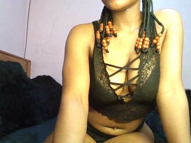 Sweetjoly live cam on BongaCams