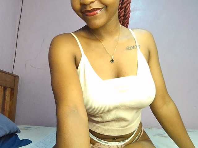 Sweetjoly live cam on BongaCams