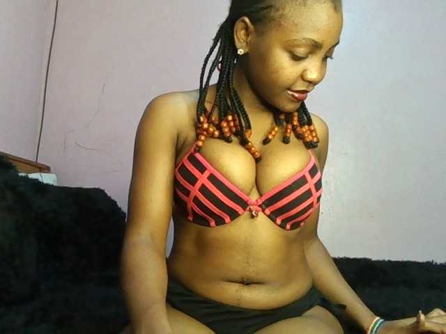 Sweetjoly live cam on BongaCams