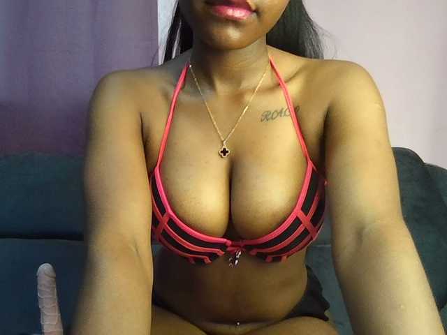Sweetjoly live cam on BongaCams