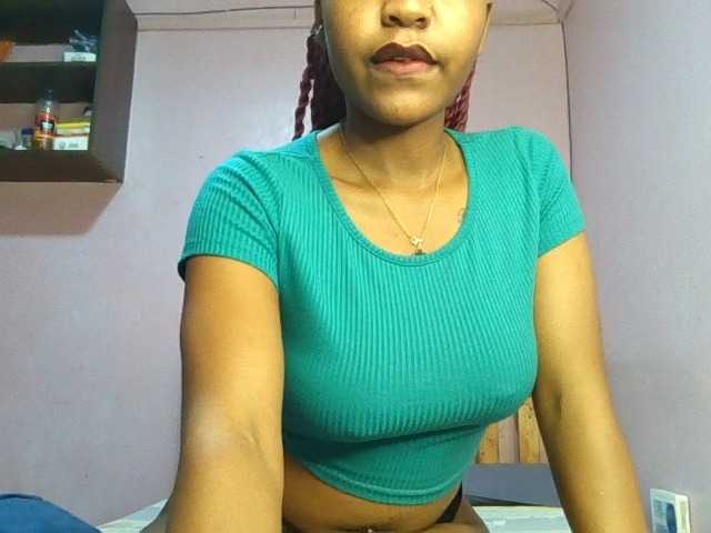 Sweetjoly live cam on BongaCams