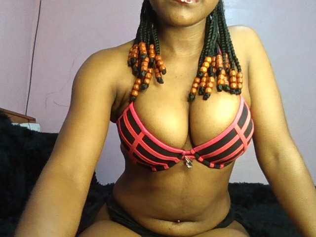 Sweetjoly live cam on BongaCams