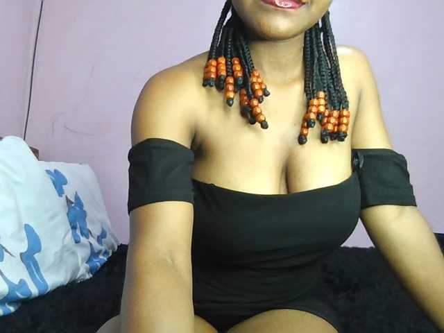Sweetjoly live cam on BongaCams