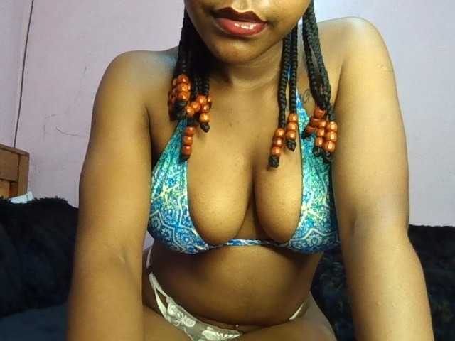 Sweetjoly live cam on BongaCams