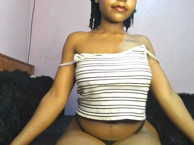 Sweetjoly live cam on BongaCams