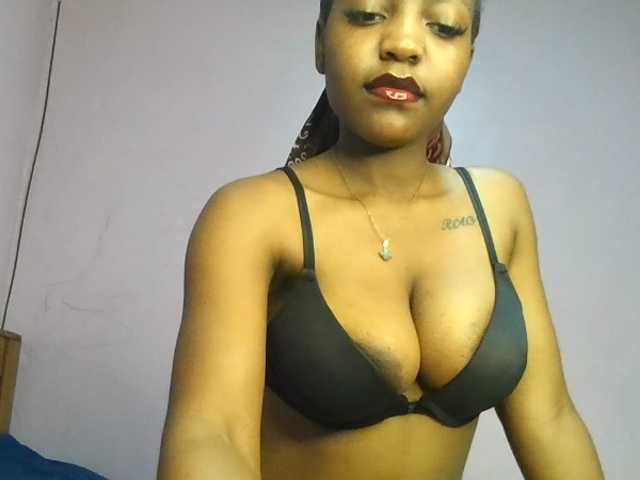 Sweetjoly live cam on BongaCams