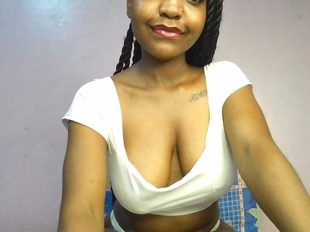 Sweetjoly live cam on BongaCams