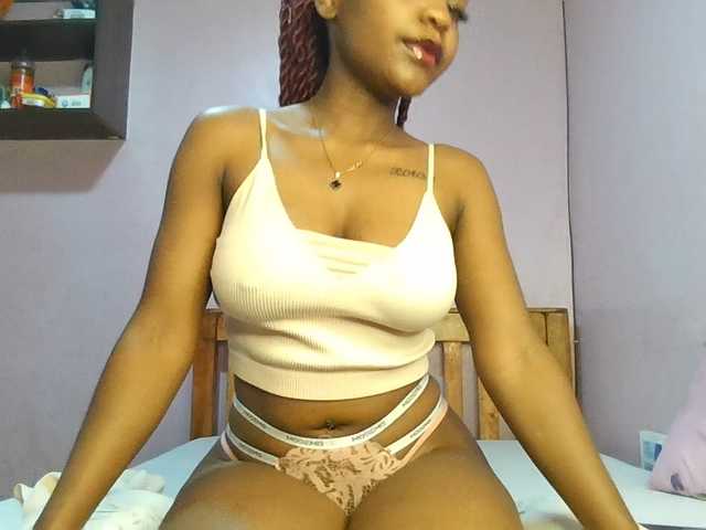 Sweetjoly live cam on BongaCams