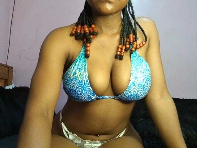 Sweetjoly live cam on BongaCams