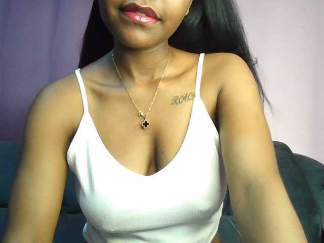 Sweetjoly live cam on BongaCams