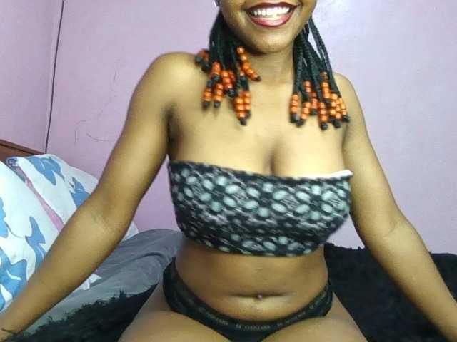 Sweetjoly live cam on BongaCams