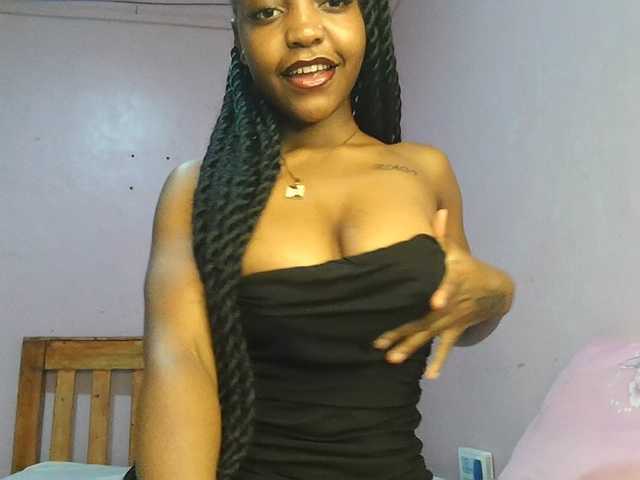 Sweetjoly live cam on BongaCams