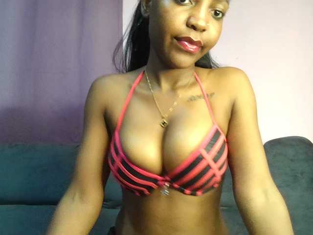 Sweetjoly live cam on BongaCams