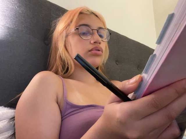 Milliexblu live cam on BongaCams