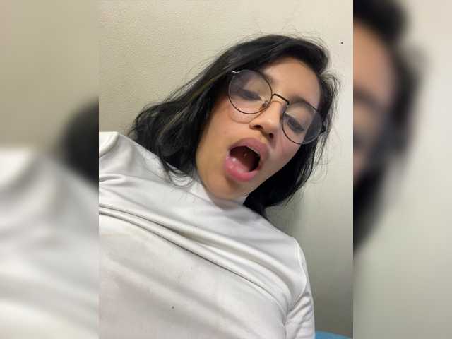 Milliexblu's BongaCams show and profile