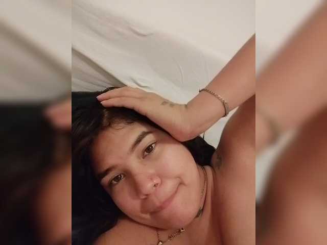 MiaLorens021 live cam on BongaCams