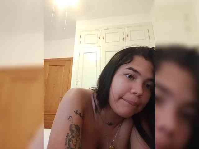 MiaLorens021 webcam
