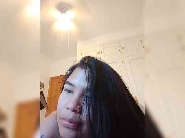 MiaLorens021 webcam