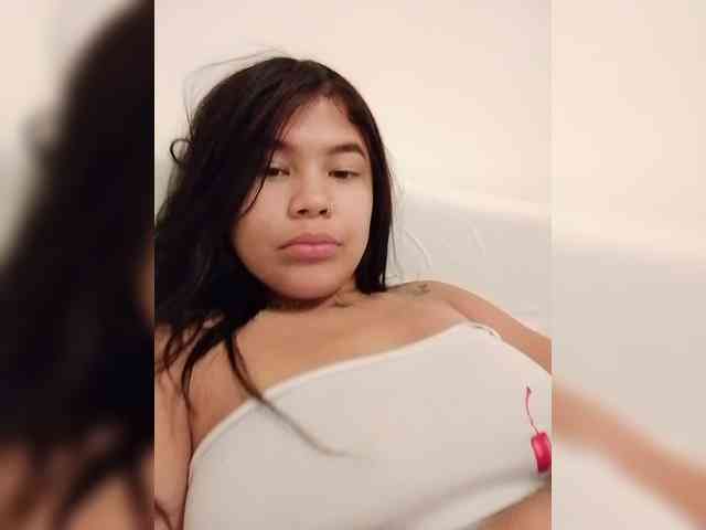 MiaLorens021 webcam