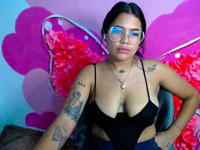 MiaLorens021 webcam