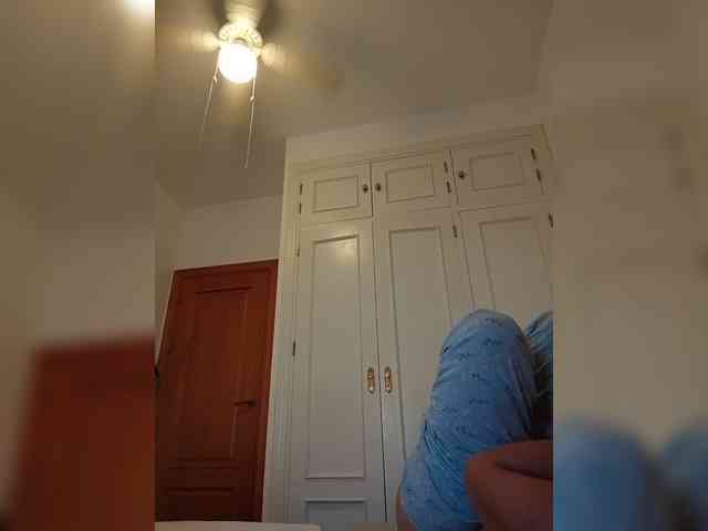 MiaLorens021 webcam