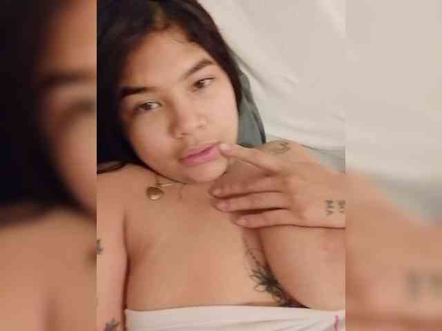 MiaLorens021 Live Webcam on BongaCams