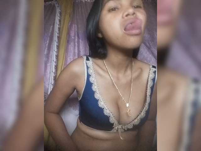 Jijikwella live cam on BongaCams