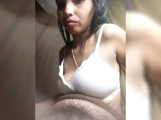 Jijikwella live cam on BongaCams