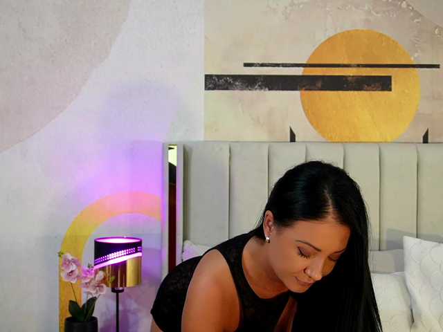 MiaJolie live cam on BongaCams