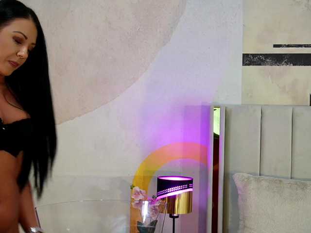 MiaJolie live cam on BongaCams