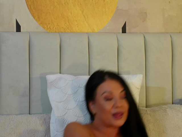 MiaJolie live cam preview