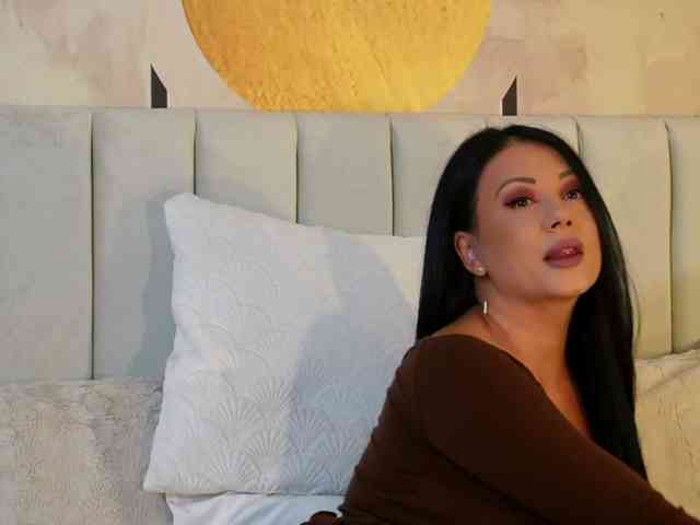 MiaJolie webcam