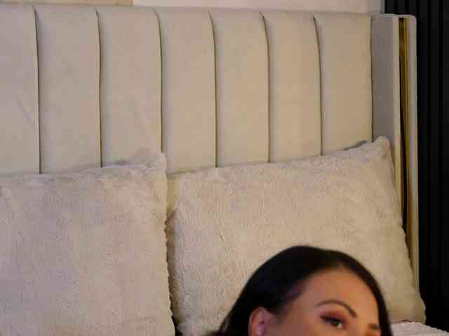 MiaJolie webcam