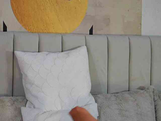 MiaJolie webcam
