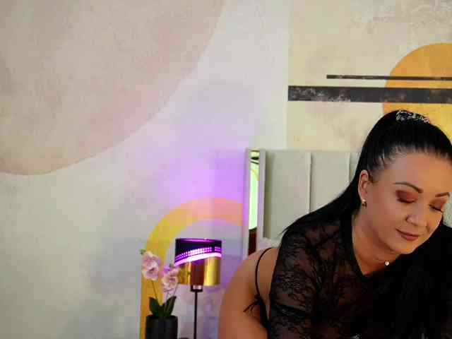 MiaJolie webcam