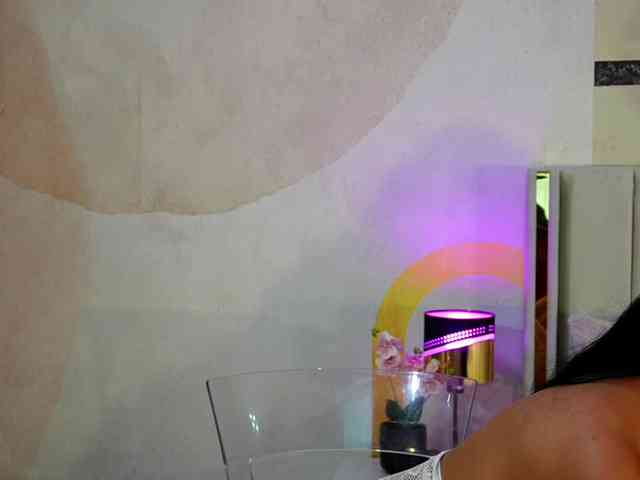 MiaJolie webcam