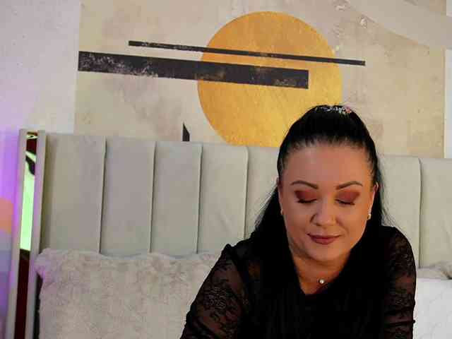 MiaJolie webcam