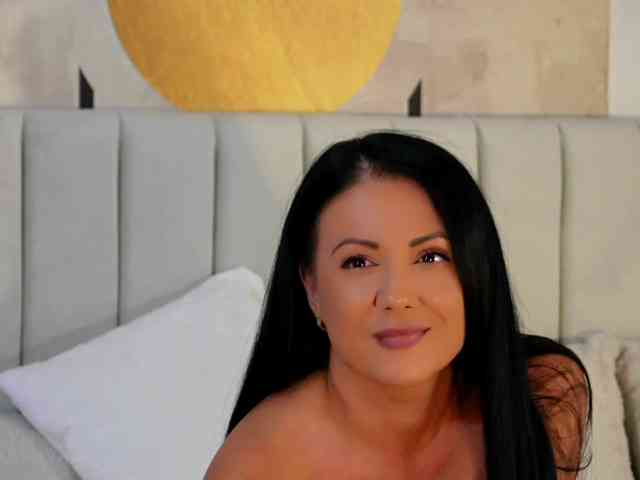 MiaJolie webcam