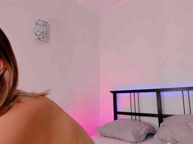 FloraAmbers Live Webcam on BongaCams