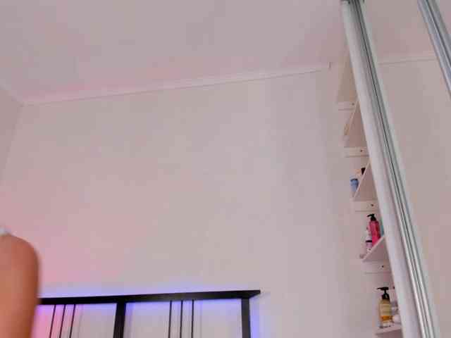 FloraAmbers Live Webcam on BongaCams