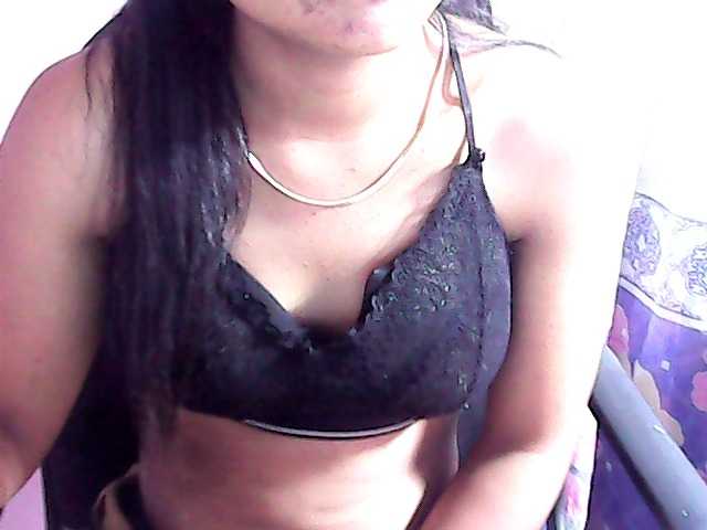 Nadia-001 webcam